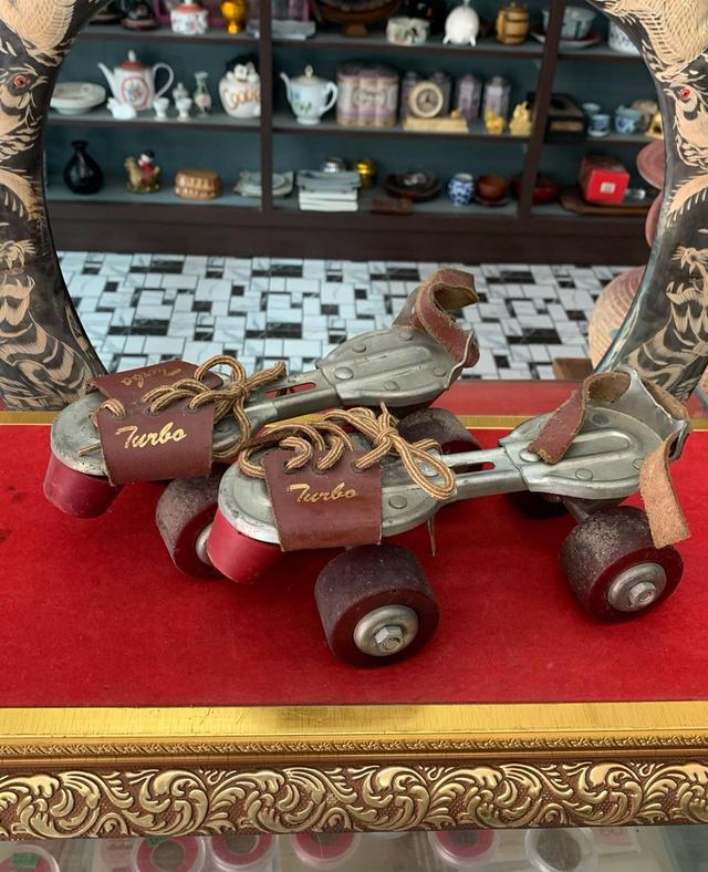 รองเท้า roller เก่า สายหนัง 2