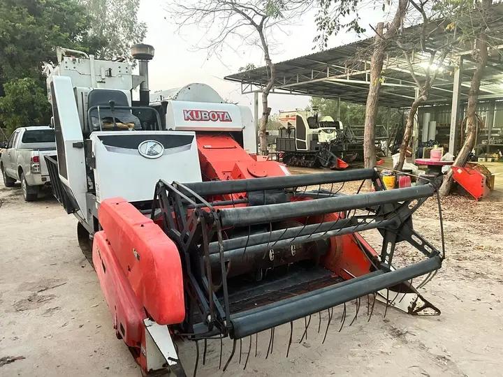 ขายเกี่ยวข้าว KUBOTA  4