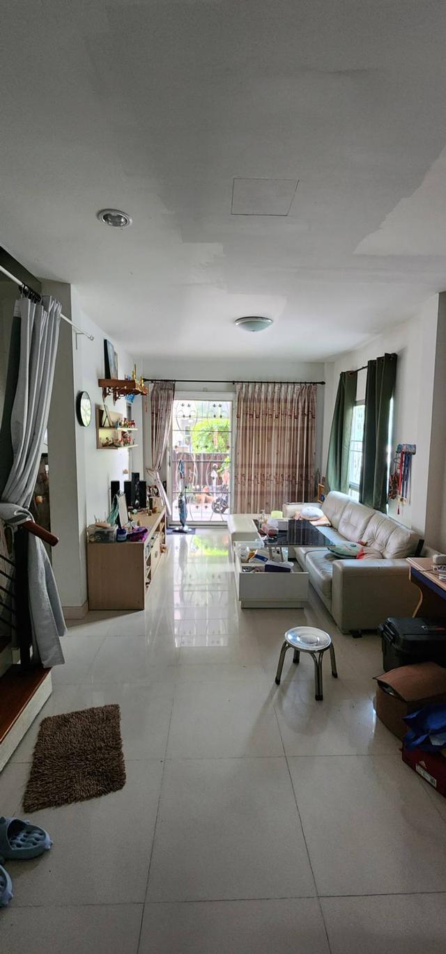 ขายถูก ต่ำกว่าราคาประเมิน ทาวน์โฮม 2 ชั้น หมู่บ้าน วิสต้า อเวนิว ซ.เพชรเกษม 81 3