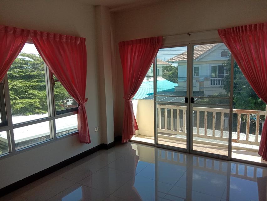 บ้านเดี่ยว 2 ชั้นหมู่บ้านโดมทอง 9