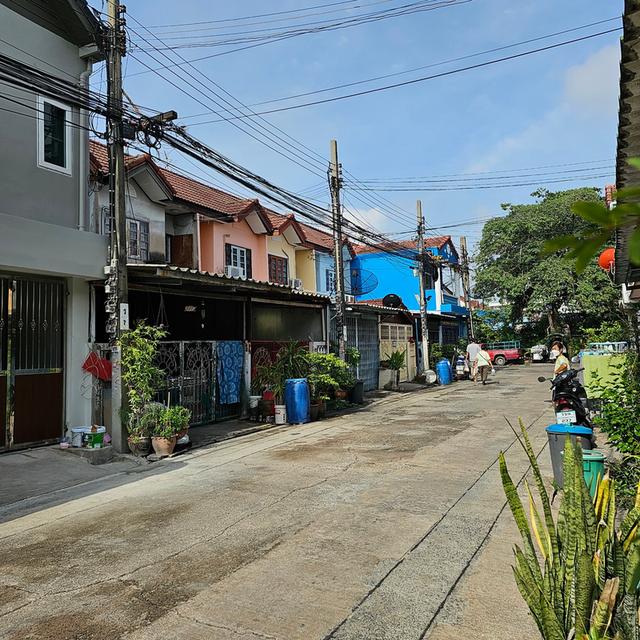 ขายถูก‼️ ทาวเฮ้าส์พร้อมอยู่ใกล้ตลาด หมู่บ้านสินทวี บางมด หาของกินง่าย ทำเลค้าขายได้ ใกล้แหล่งอำนวยความสะดวก 13