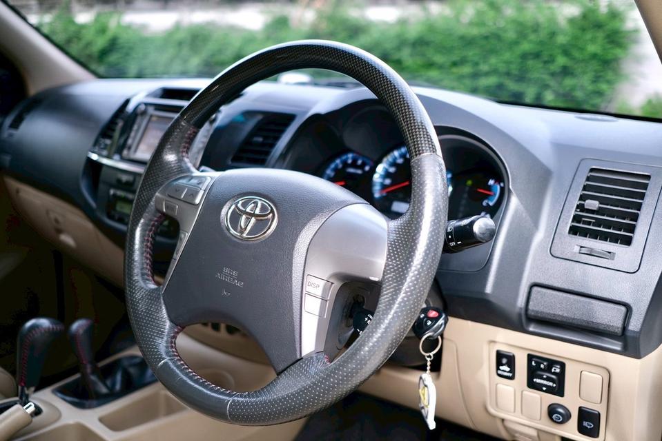 TOYOTA FORTUNER  11