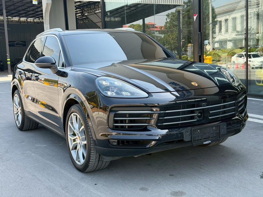 รหัสรถ KPV53 2021 Porsche Cayenne E-Hybrid SUV สีดำ ภายในแดง