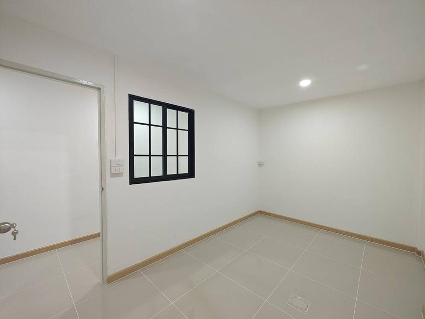 ณัฐกานต์ 3-5 พหลโยธิน52 10