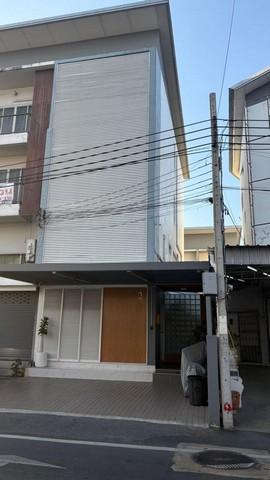 ขายทาวน์โฮม 3.5 ชั้น 27 ตรว. ซอยลาดพร้าว 71 เขตวังทองหลาง เฟอร์นิเจอร์ Built-in 1