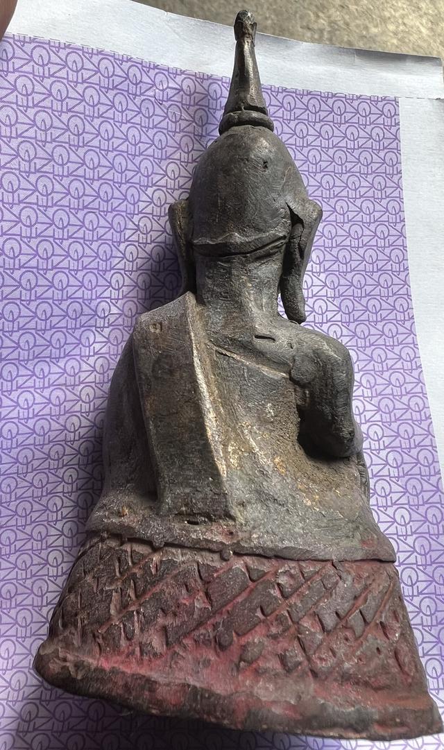 พระบูชาศิลปะลาวเนื้อเงินยวง รูปที่ 2