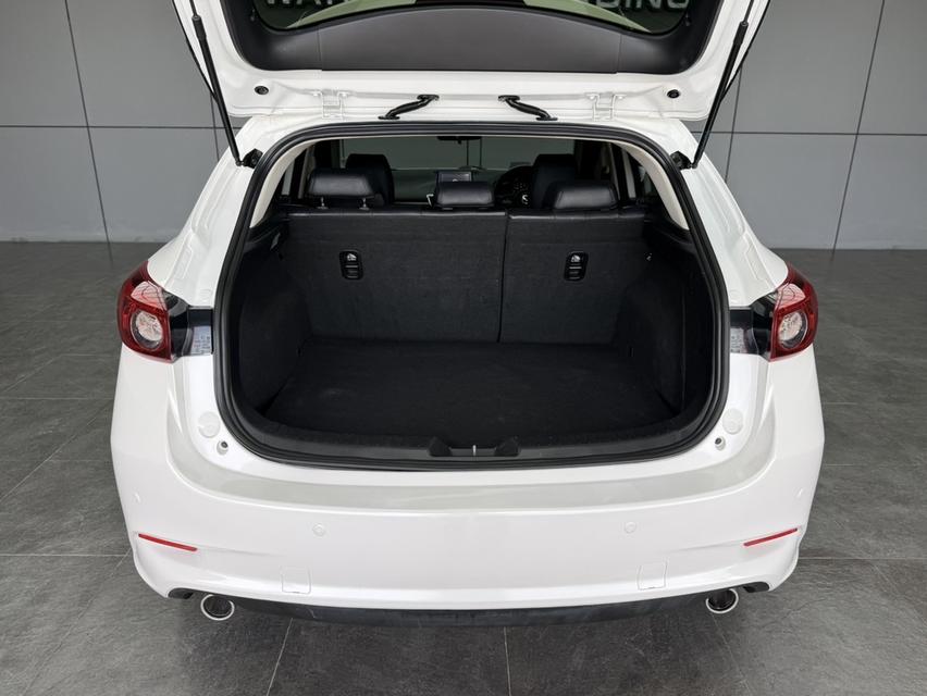 2018 MAZDA MAZDA3, 2.0 S SPORTS สีขาว 5 ประตู ยอดนิยม มือเดียวป้ายแดง รูปที่ 16