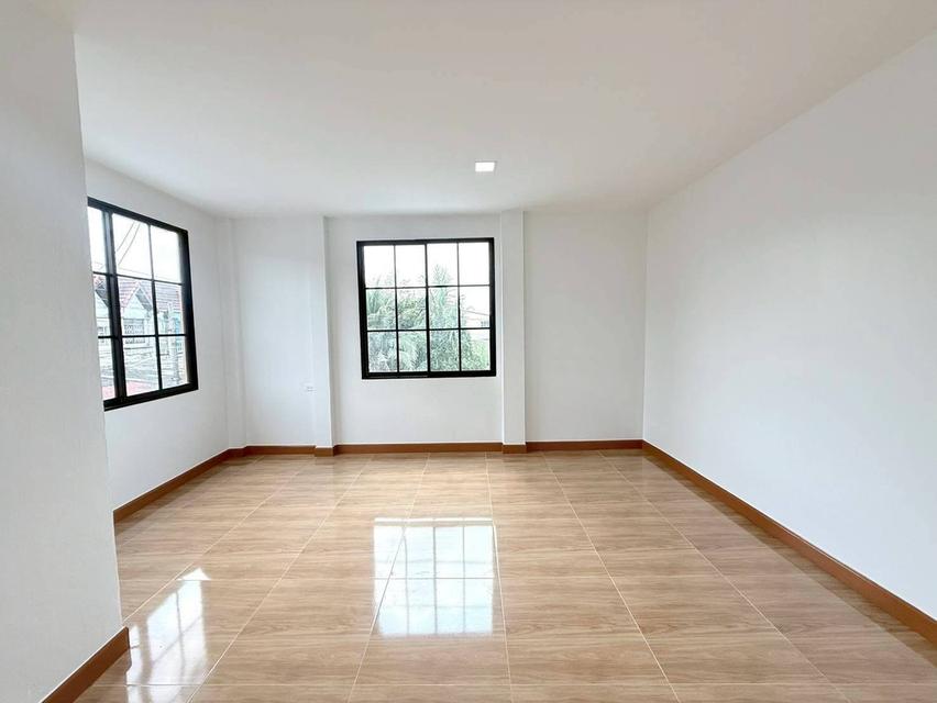 หลังมุม 32 ตรว. โซนเลียบวารี หนองจอก ฟรีโอน แบบนี้ต้องรีบ! 13