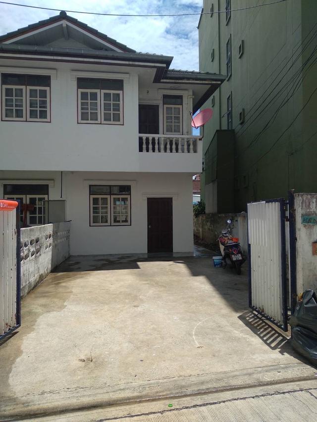 ขายบ้านแฝด โลเคชั่นดี อยู่หลังวิทยาลัยจันทรเกษม รัชดาภิเษก พื้นที่ 73 ตร.ว. ราคา 11 ลบ. สนใจติดต่อ ปุ้ย 08-9920-9893 ไอดี dpawadee 10