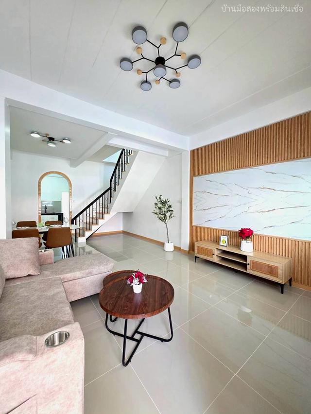 หมู่บ้านรุ่งกิจ 4 ถนนร่มเกล้า 10