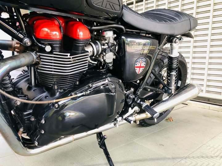 Triumph Bonneville T100  2