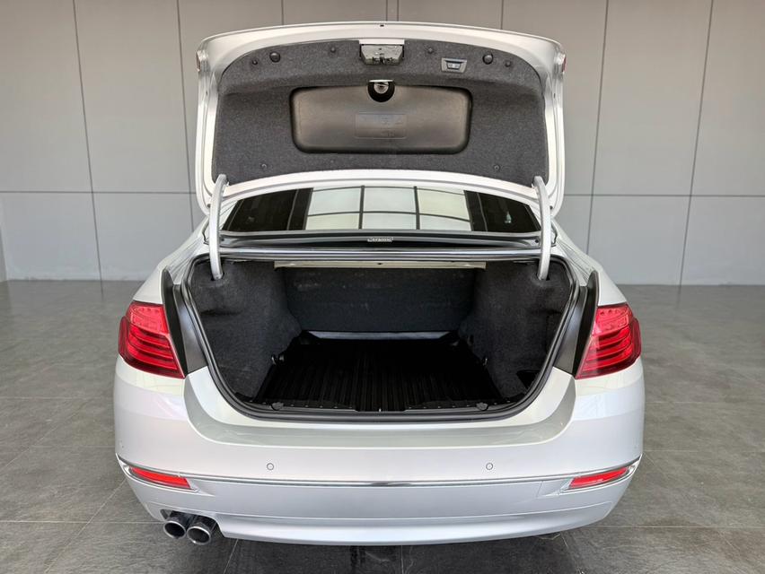 BMW SERIES 5, 528i LUXURY โฉม F10 ปี10-17 ปี2015สีเทา เครื่องยนต์เบนซิน 4 สูบ TwinPower Turbo 218 แรงม้า 🚀🚀 ไมล์แท้ 259,472 km. พร้อมป้ายทะเบียน✅✅ รูปที่ 17