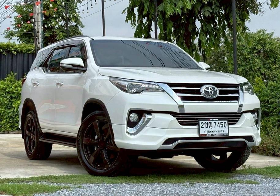Toyota Fortuner 2.8 V 4WD ปี 2016