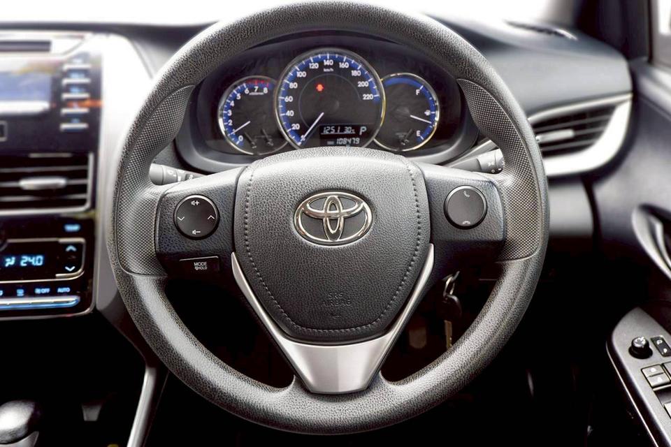 Toyota Yaris ativ 1.2 G สีดำ ปี 2018 12