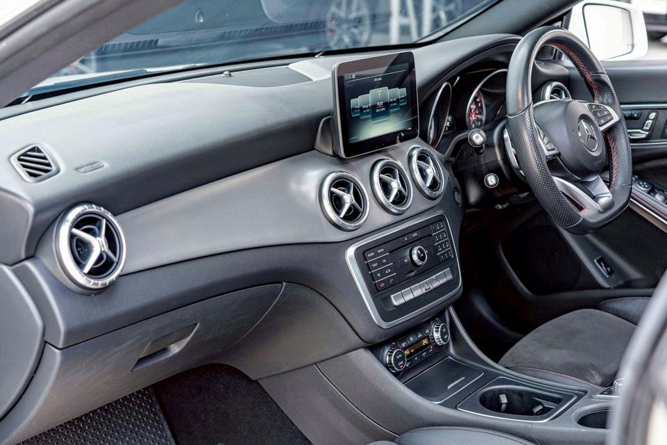 รหัสรถ NP4848 BENZ CLA250 AMG FACELIFT ปีรถ : 2018 12