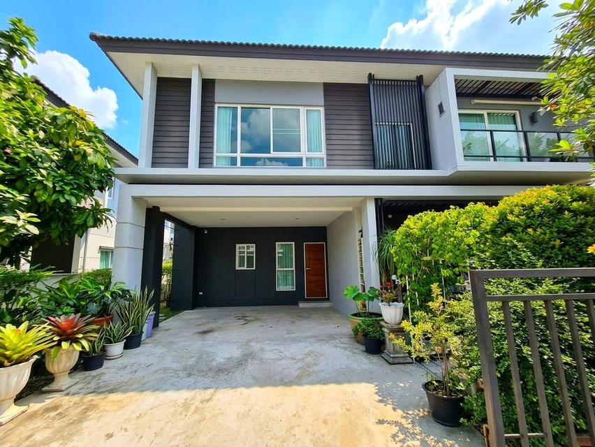 ขายบ้านเดี่ยว(หลังมุม)มบ.เดอะเซนโทร วัชรพล ราคาพิเศษ ติดถนนสุขาภิบาล 5  เดินทางสะดสก เป็นโครงการที่น้ำไม่เคยท่วม 2