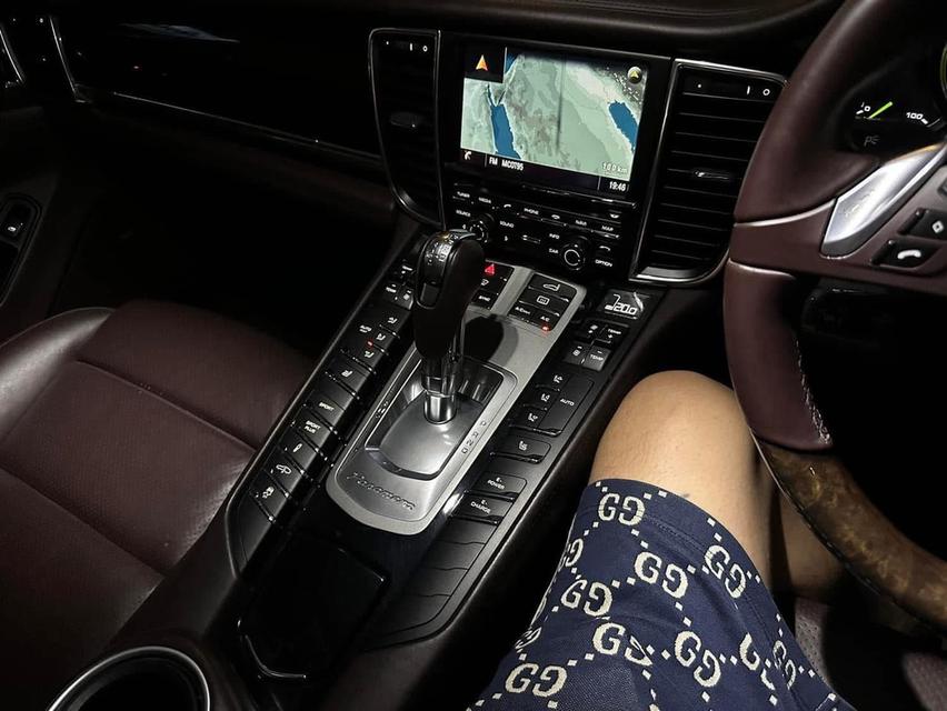 Porsche PANAMERA 3.0 S E-Hybrid Sedan 8