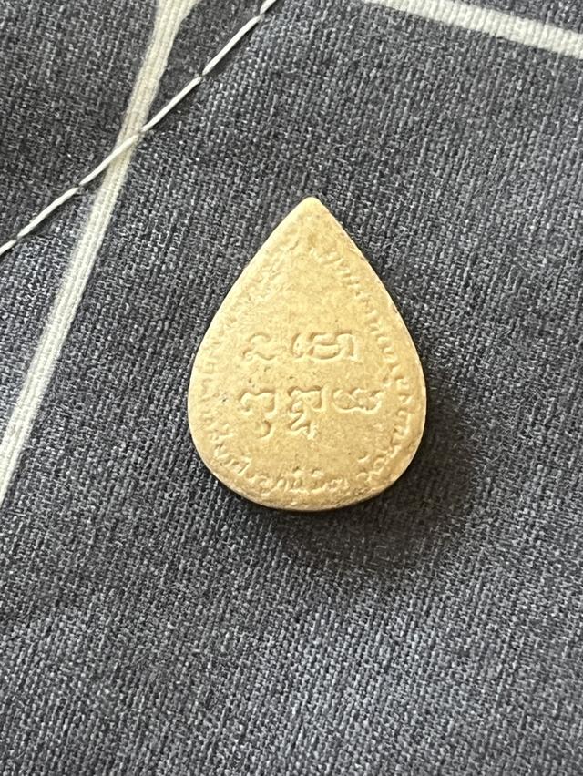 พระผงหลวงพ่อโสธร ปี2547 หลวงพ่ออรุณ วัดหนองลำดวนพรมศรี ต.ท่าบุญมี อ.เกาะจันทร์ จ.ชลบุรี ที่ระลึกงานฝังลูกนิมิต เนื้อผงพุทธคุณ ผงว่าน 2