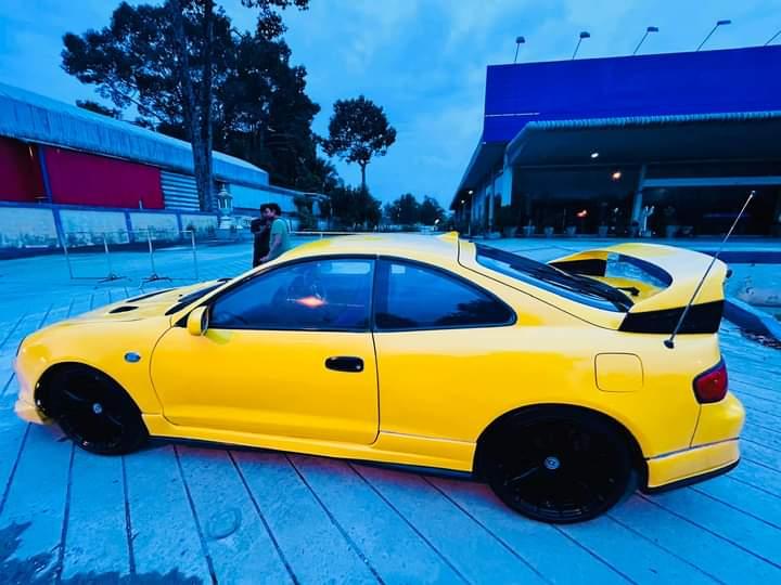 Toyota Celica สีเหลืองสวยๆ 2