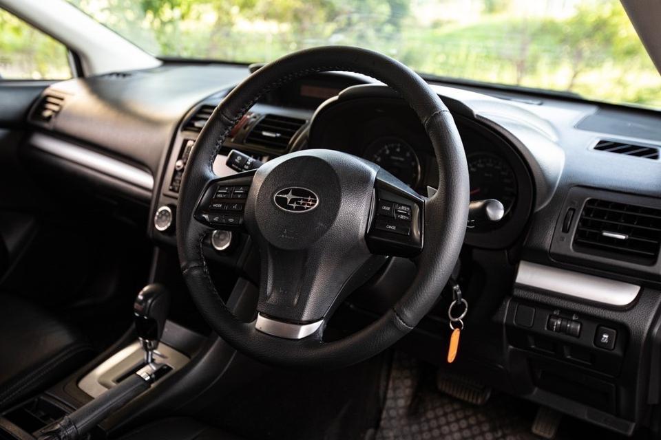 Subaru Xv 2.0i AWD สีขาว ปี 2014 มือเดียวป้ายแดง 14