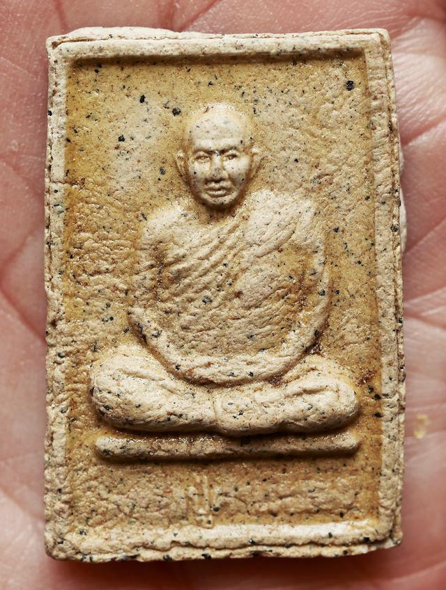 พระผงรูปเหมือน รุ่นแรก หลวงปู่คำแปลง วัดถ้ำผาหมากฮ่อ จ.เลย  ปี 2512...เก่า เดิมๆ 7