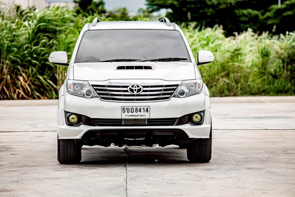 TOYOTA FORTUNER 3.0V สีขาว ปี 2013 ของแต่งหลายแสน