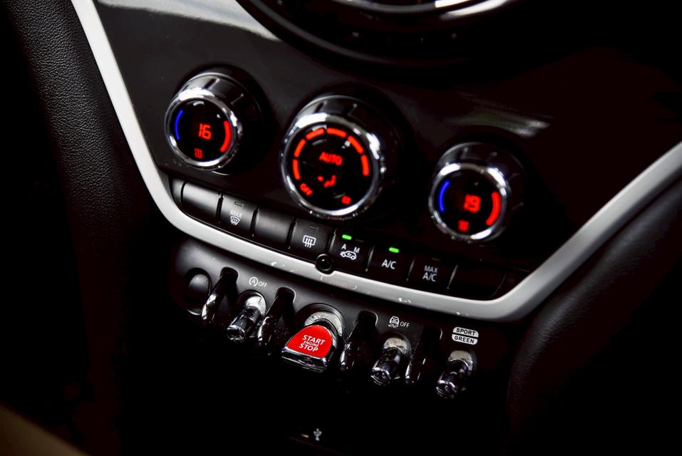 รหัสรถ CBL1004 MINI Cooper S Countryman 2.0 Entry F60 AT 2020 17