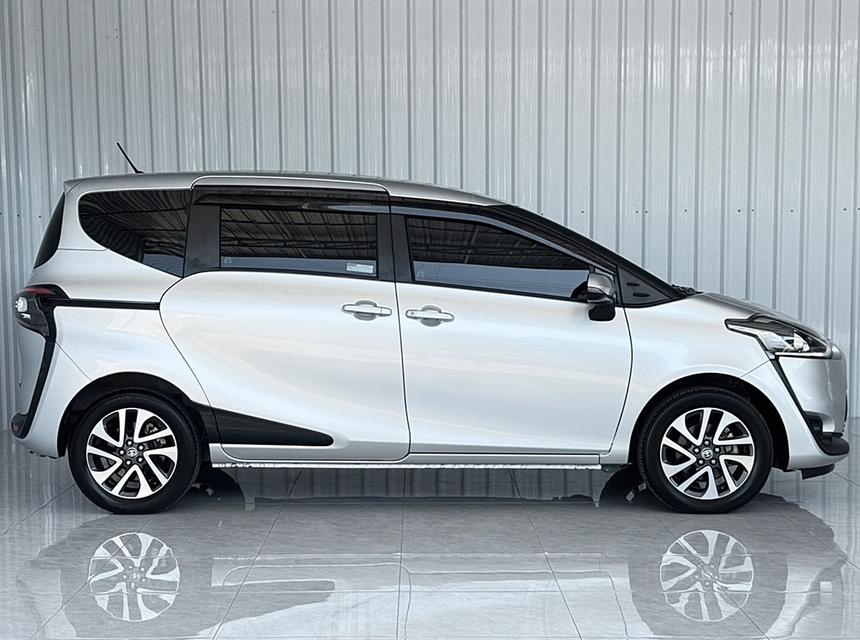 Toyota Sienta 1.5V เกียร์ออโต้ ปี19  7