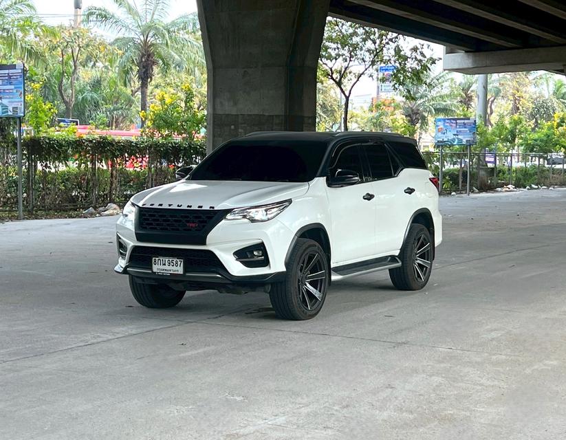 ขายรถ Toyota Fortuner 2.8 TRD ปี 2019 สีขาว เกียร์ออโต้ รูปที่ 3