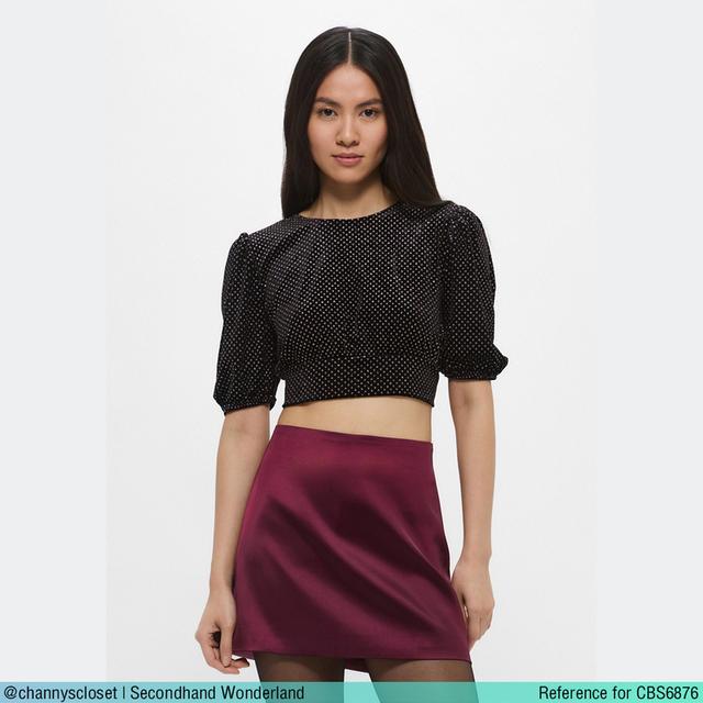 USED H&M - Glittery Black Velvet Crop Top | เสื้อครอปสีดำ เสื้อโชว์หลัง กลิตเตอร์ ลายจุด แขนสั้น คอกลม สายฝอ แท้ มือสอง