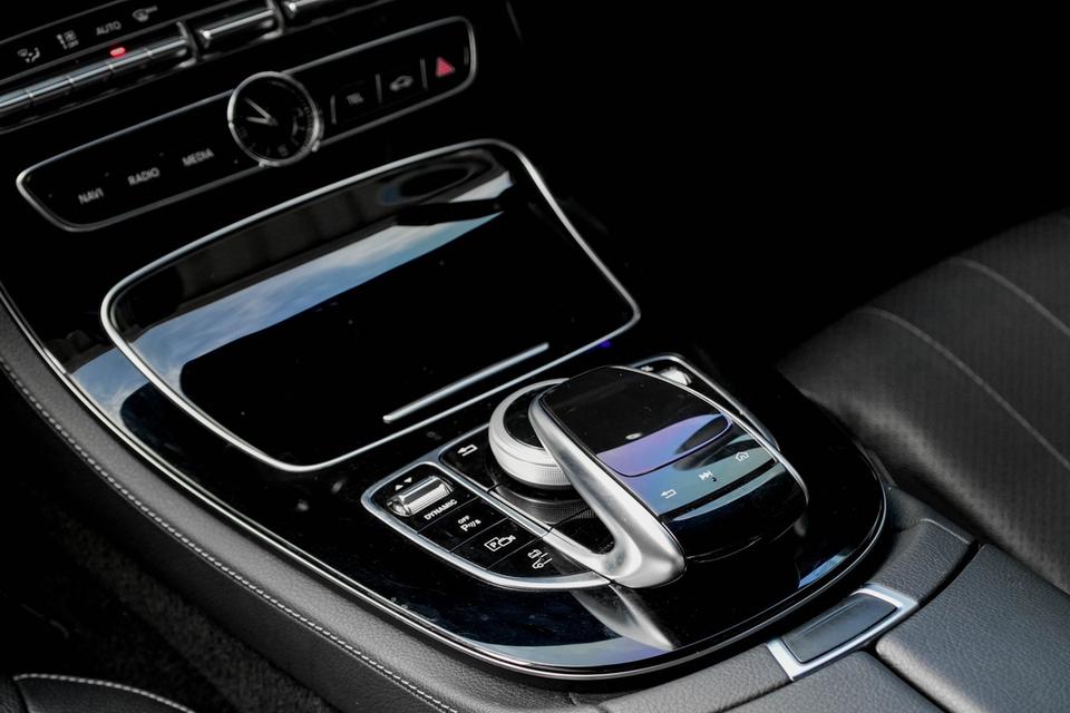 Mercedes-Benz E350e AVANTGARDE ปี 2019ไมล์ 73,xxx km.มาในราคาเพียง 739,000 บาท รูปที่ 18