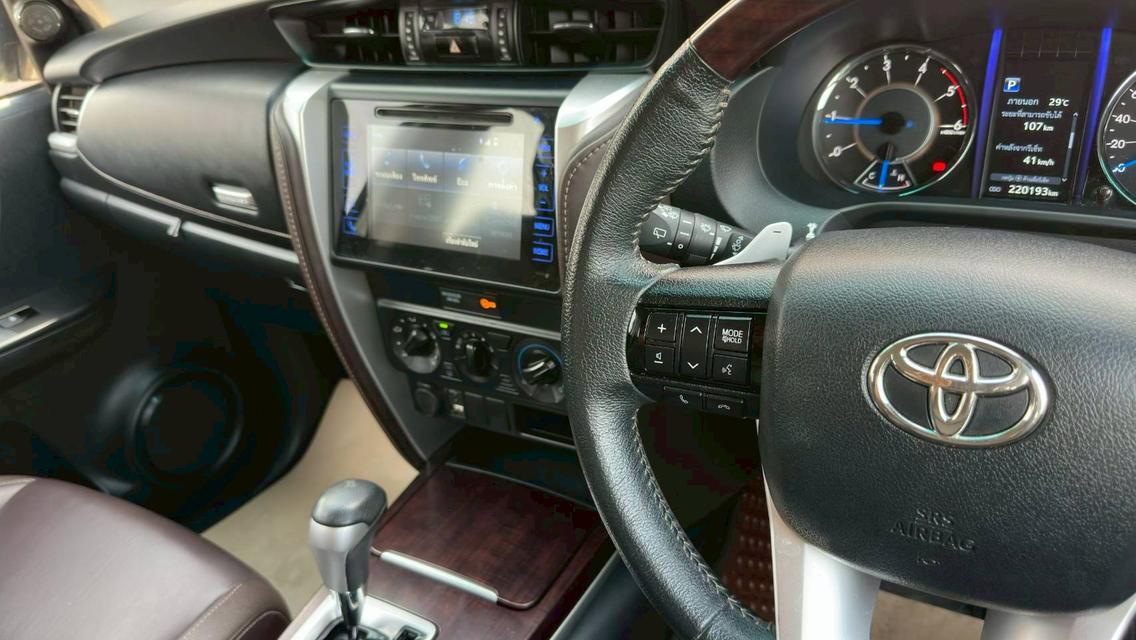 Toyota Fortuner 2.4G เกียร์ Auto 2WD สีขาวมุก ปี 2019 จด 2020 รูปที่ 13