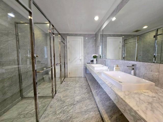 ให้เช่าทาวน์โฮมหรู 8 ชั้น ใจกลางสุขุมวิท 49 พร้อมลิฟท์และสระว่ายน้ำ 680 ตรม. 4 ห้องนอน เงียบสงบ ปลอดภัย ใกล้สมิติเวช BTS 5