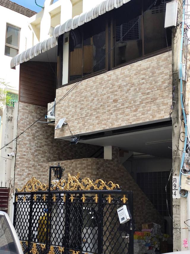 SALE NICE TOWN HOUSE 3 STROY WITH TENANT INCOME IMMIDIATELY OR NEGOTAION AT SUKHUMVIT44 รูปที่ 6