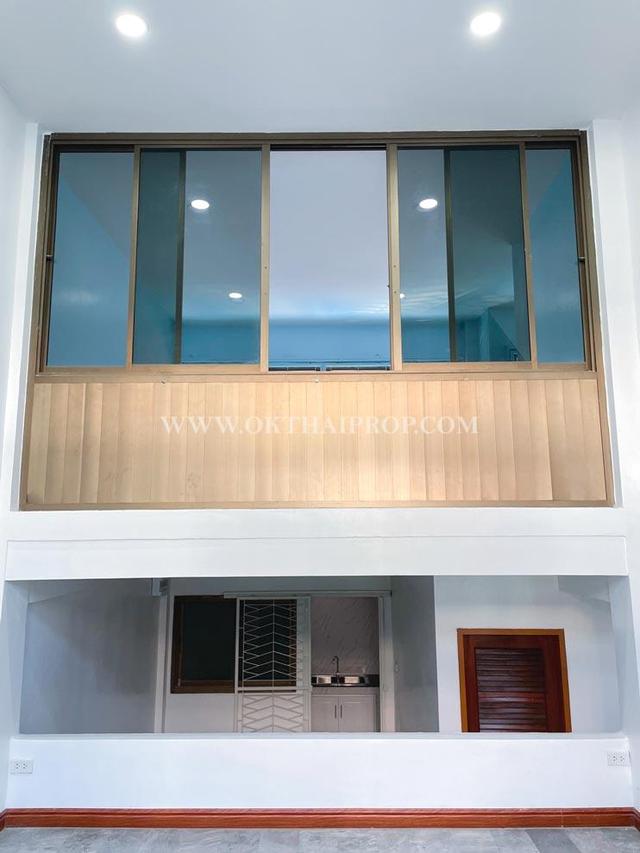 ทาวน์โฮม 4.5 ชั้น ถนนโชคชัย 4 ลาดพร้าว 10