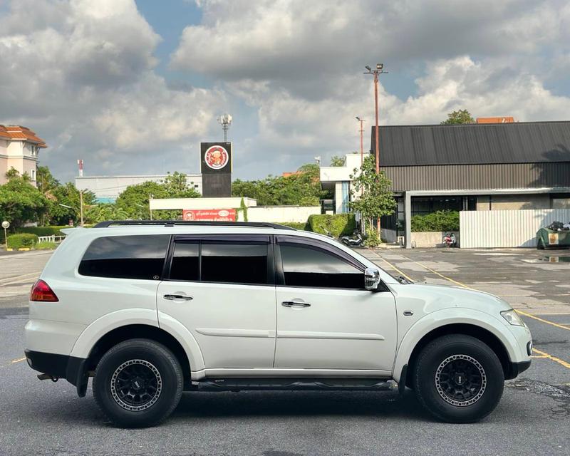 Mitshubishi Pajero 2.5 Sport GT เกียร์ Auto สีขาวมุก ปี 2013