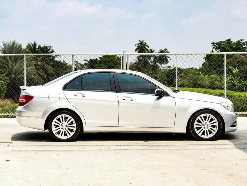 BENZ C200 CGI Blue Efficiency W204 2013 รถสวยประวัติดีใช้น้อย คุ้มเกินราคา 5