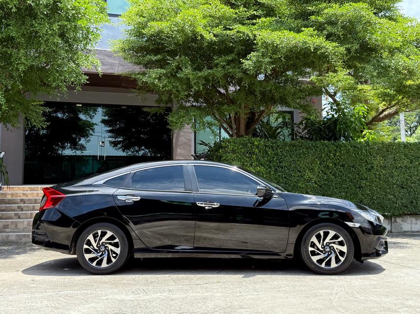 2018 HONDA CIVIC FC 1.8 EL รถมือเดียวออกป้ายแดง รถวิ่งน้อย เข้าศูนย์ทุกระยะ ไม่เคยมีอุบัติเหตุครับ 2