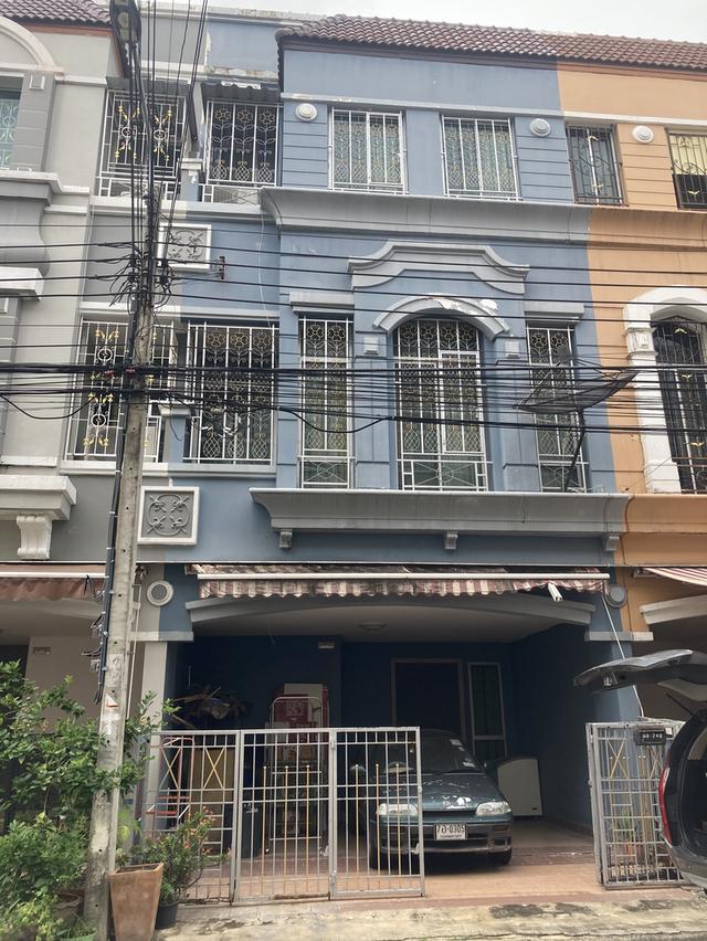 ทาวน์เฮาส์3ชั้นหมู่บ้านกลางเมือง บริติชทาวน์ 1
