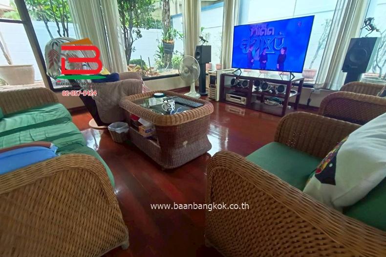 บ้านเดี่ยว คลองตันนิเวศน์ ซอยปรีดีพนมยงค์ 42 (ใกล้โรงเรียนพระหฤทัยพัฒนเวศม์) เนื้อที่ 79 ตรว. แขวงคลองตันเหนือ เขตวัฒนา 4