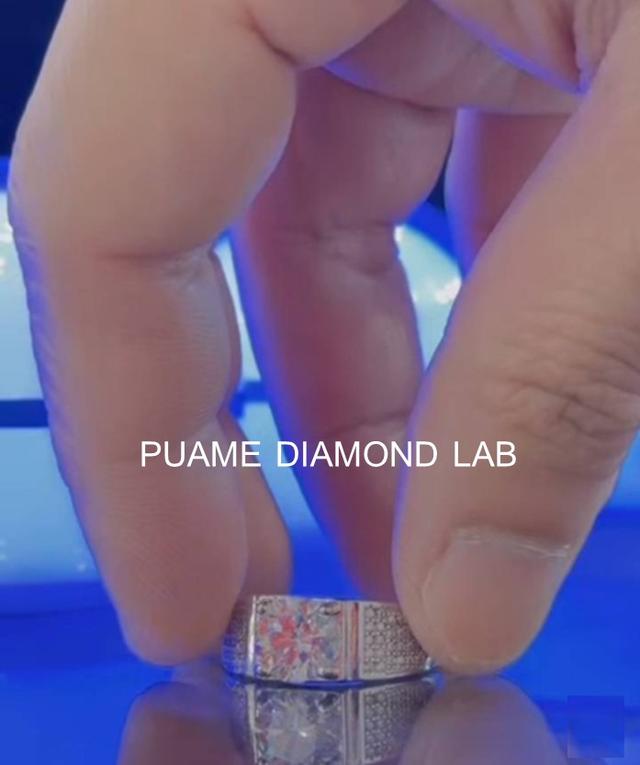 แหวนหมั้น ดีไซน์โดดเด่น งานผีมือละเอียดประณีต เพชรน้ำงาม พร้อมใบรับประกันสินค้าทุกชิ้นที่ปุอามี่ Diamond Lap Rama2(095-8894732)