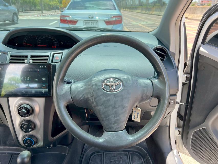 TOYOTA Yaris 1.5 J สีขาว ปี 2011 10