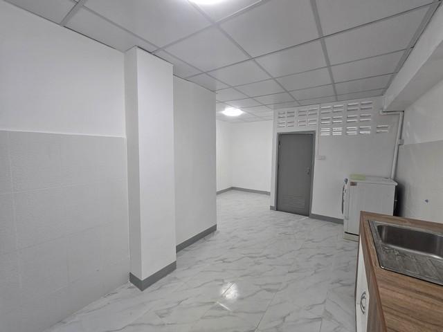 ขายทาวน์เฮ้าส์ 2 ชั้น 21 ตร.ว. ซอยประชาราษฏร์บำเพ็ญ 16 ใกล้ MRT ห้วยขวาง 4