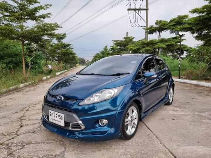 Ford Fiesta สีน้ำเงินดูดีมาก 3