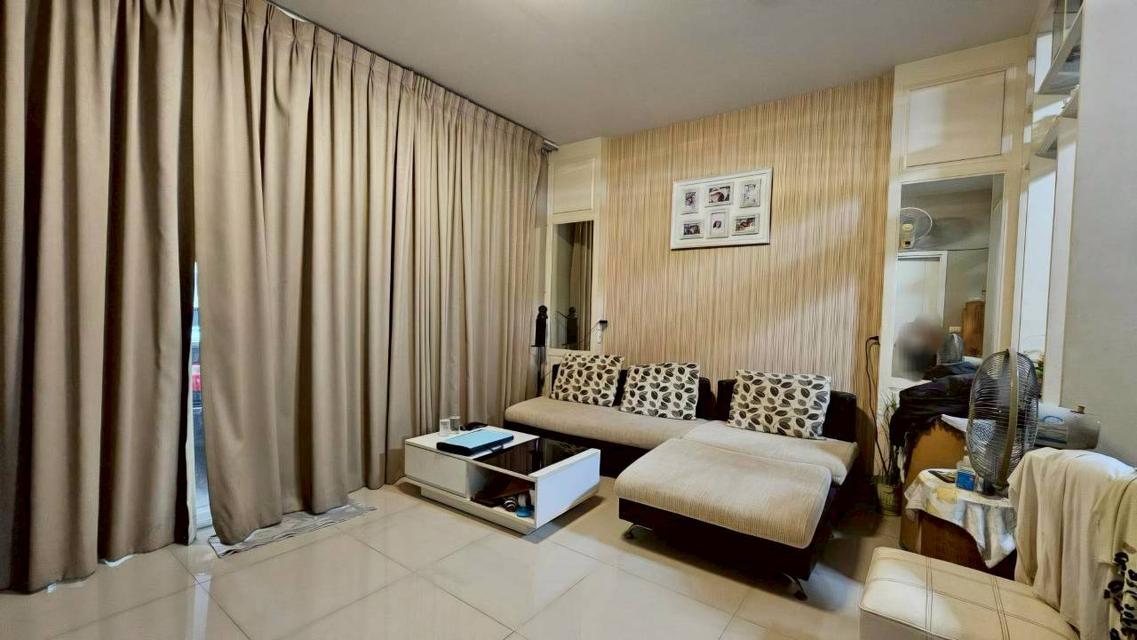 ขายด่วนทาวน์โฮม 2ชั้น 21 ตรว.  หลังมุม 3 นอน 3 น้ำ  หมู่บ้าน กัสโต้ ทาวน์โฮมรามคำแหง  หลังมุม ติดถนนเมน ต้นโครงการ 6