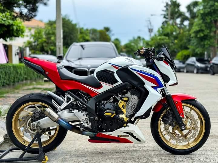 Honda CBR650 สีดำแดงขาว 1