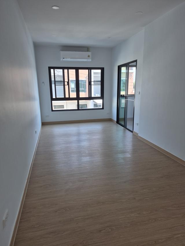 ทาวน์โฮม3ชั้น ทำเลส่วนตัวเหมาะแก่การอยู่อาศัย ทำเลทองใกล้รถไฟฟ้า,ศูนย์กาาค้า,โรงเรียน,โรงพยาบาล 11