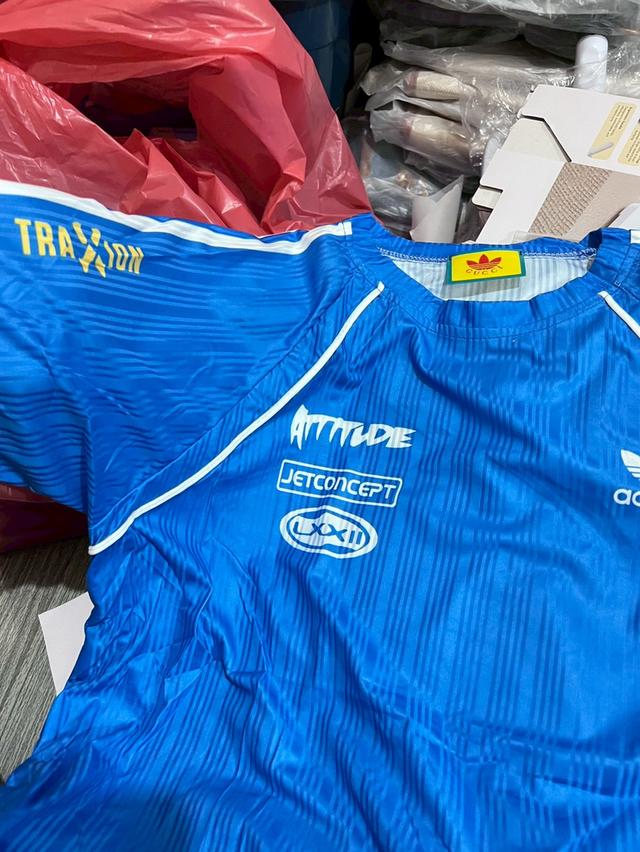 เสื้อยืดแฟชั่นงานป้าย