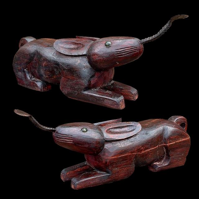 กระต่ายขูดมะพร้าวแกะสลัก สีโอ้ค กระต่ายไม้เนื้อแข็ง 2