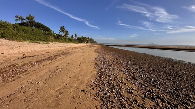 ซื้อเก็บยิ้มรับทรัพย์เฮงๆปังๆ ขายที่ดินใกล้หาดบางเบิด ติดถนนทางหลวง ใกล้หาด1 กม. +ขนาดที่ดิน 50-1-18 ไร่ โฉนดครุฑแดง พร้ 1